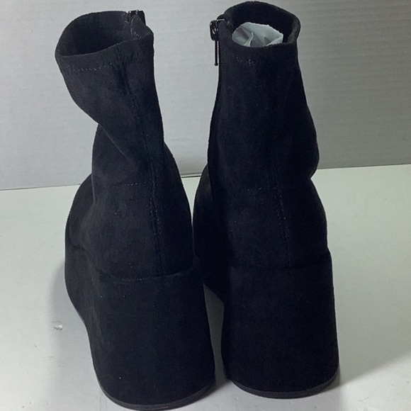 Wild Pair  Womens Earlee Faux Suede Ankle Booties - Picture 6 of 9